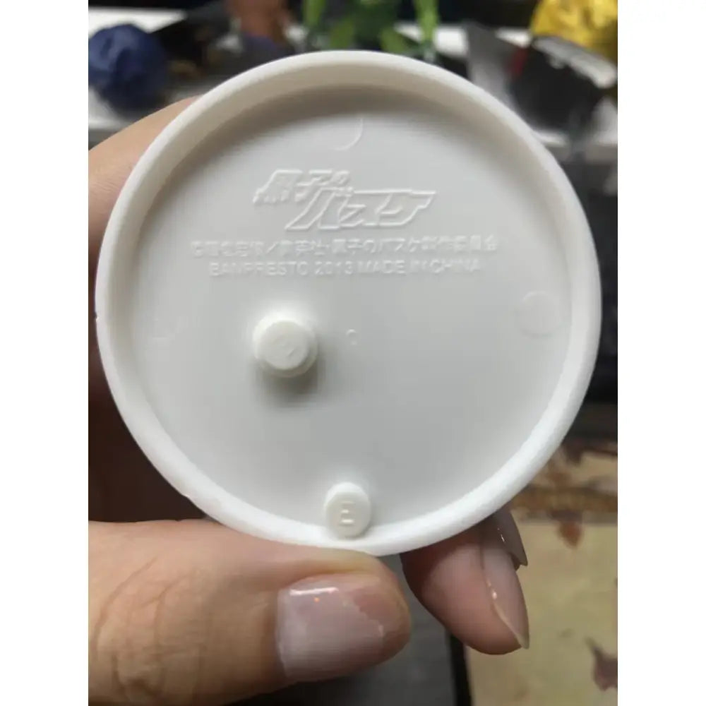 White plastic lid with embossed presto logo and japanese text with two indentations for kuroko no basket pvc figure delivered intact in retail box