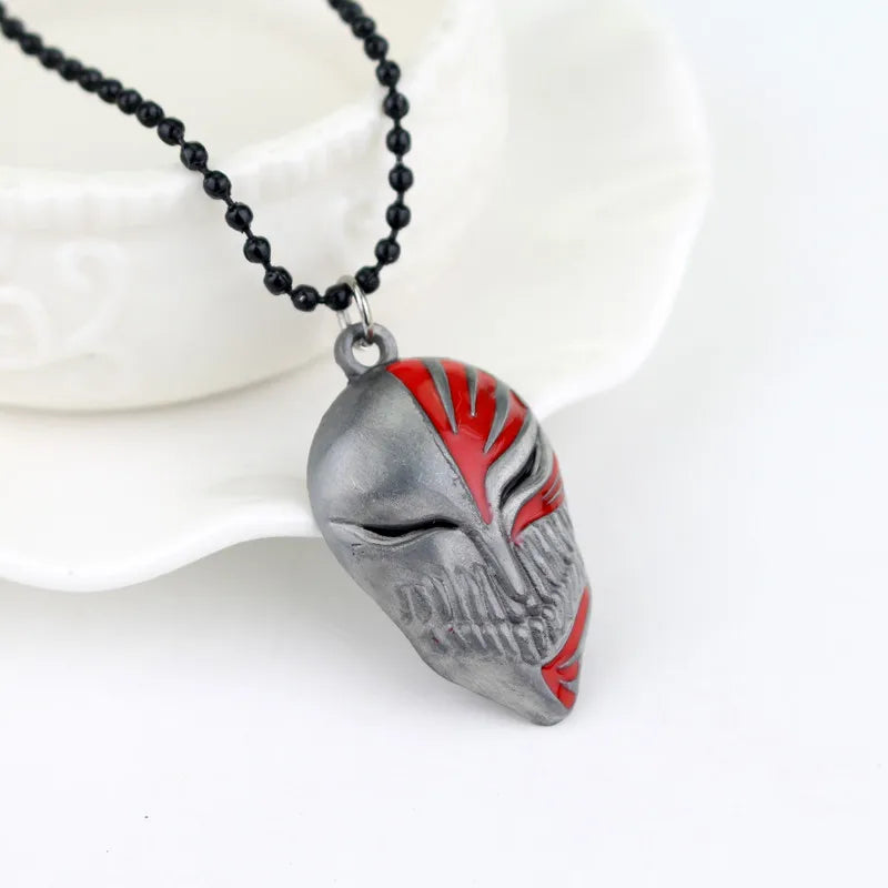 Anime Bleach Ulquiorra Cifer Mask Keychain Fashion Kurosaki Ichigo Broken Masks Pendant Metal Choker Necklace Fans Cosplay Gifts