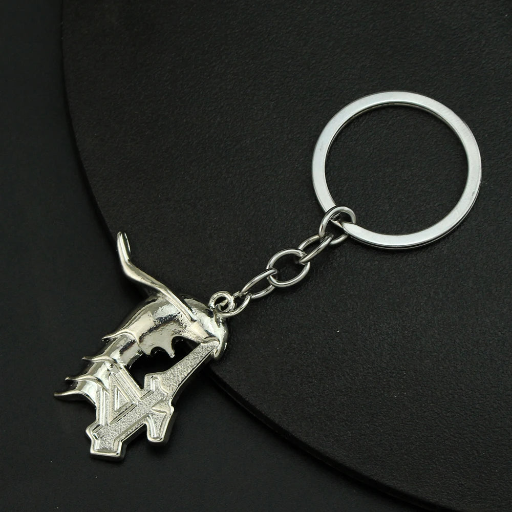 Anime Bleach Ulquiorra Cifer Mask Keychain Fashion Kurosaki Ichigo Broken Masks Pendant Metal Choker Necklace Fans Cosplay Gifts