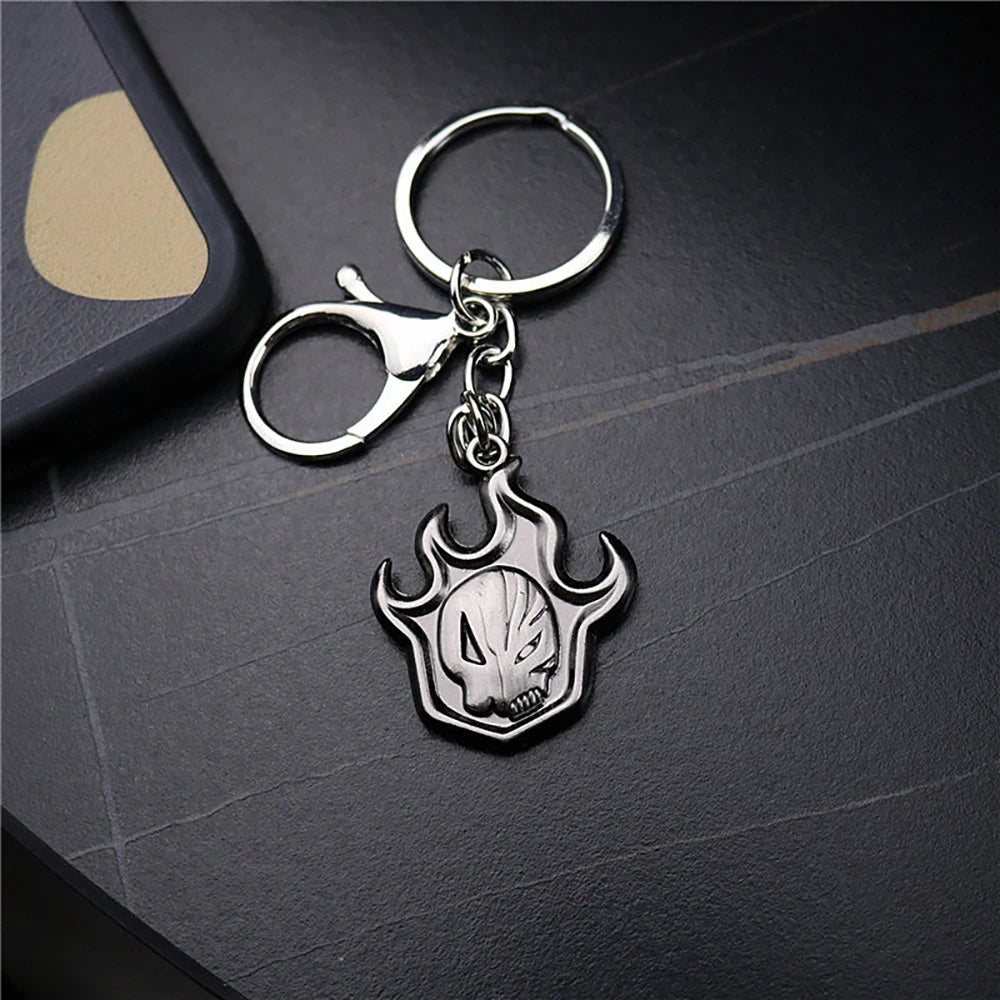 Bleach Kurosaki Ichigo Mask Keychains Anime Key Chain Metal Retro Keyring For Women Men Charm Accessories Pendant Llaveros Gifts