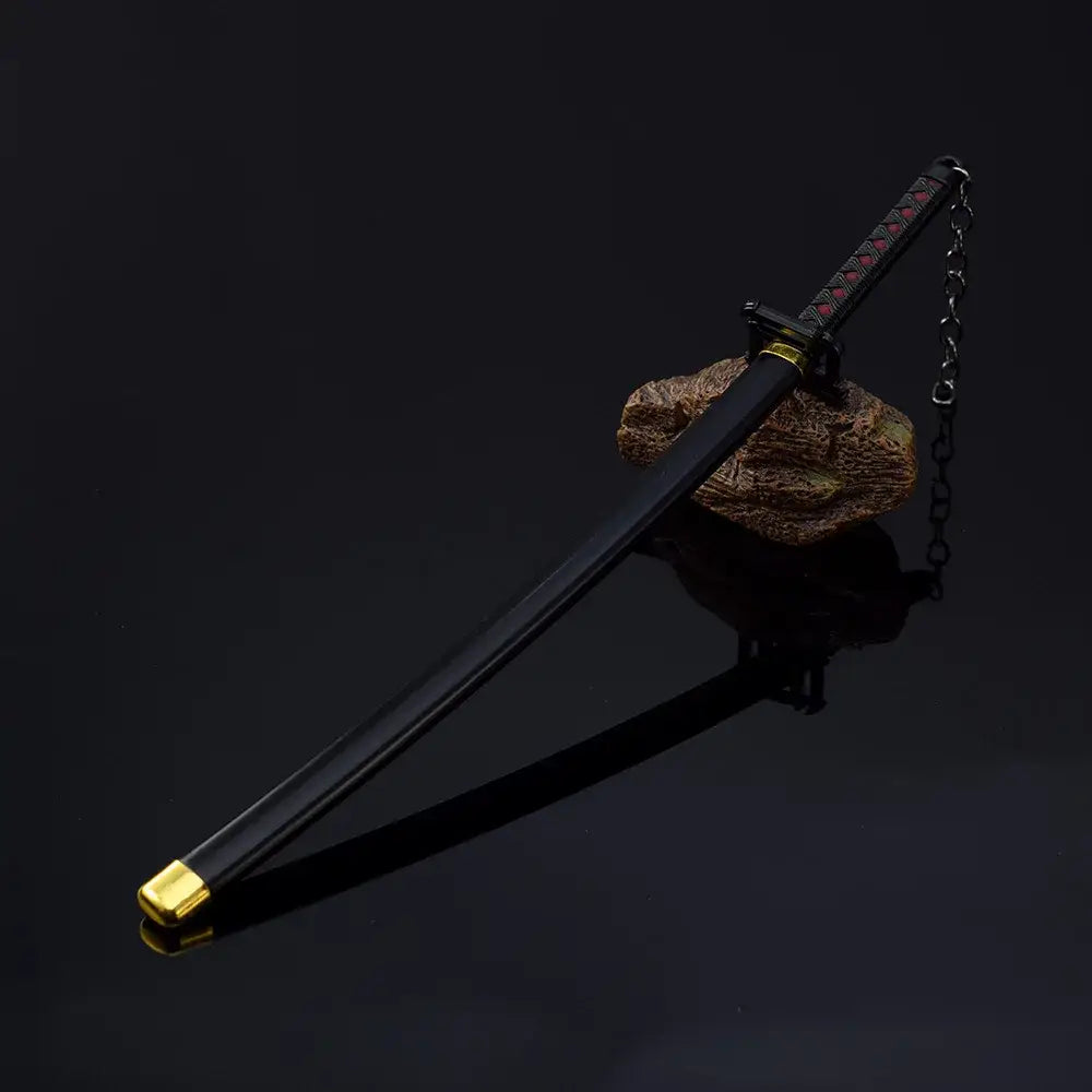 Bleach ichigo katana 25cm metal sword with black zinc alloy blade gold accents and intricate hilt design with chain