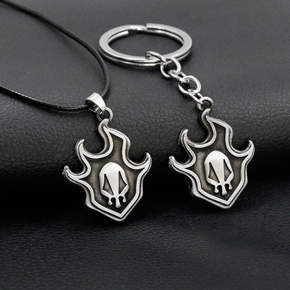 Silver flame-shaped bleach ichigo mask necklace and keychain with skull emblem made of durable zinc alloy