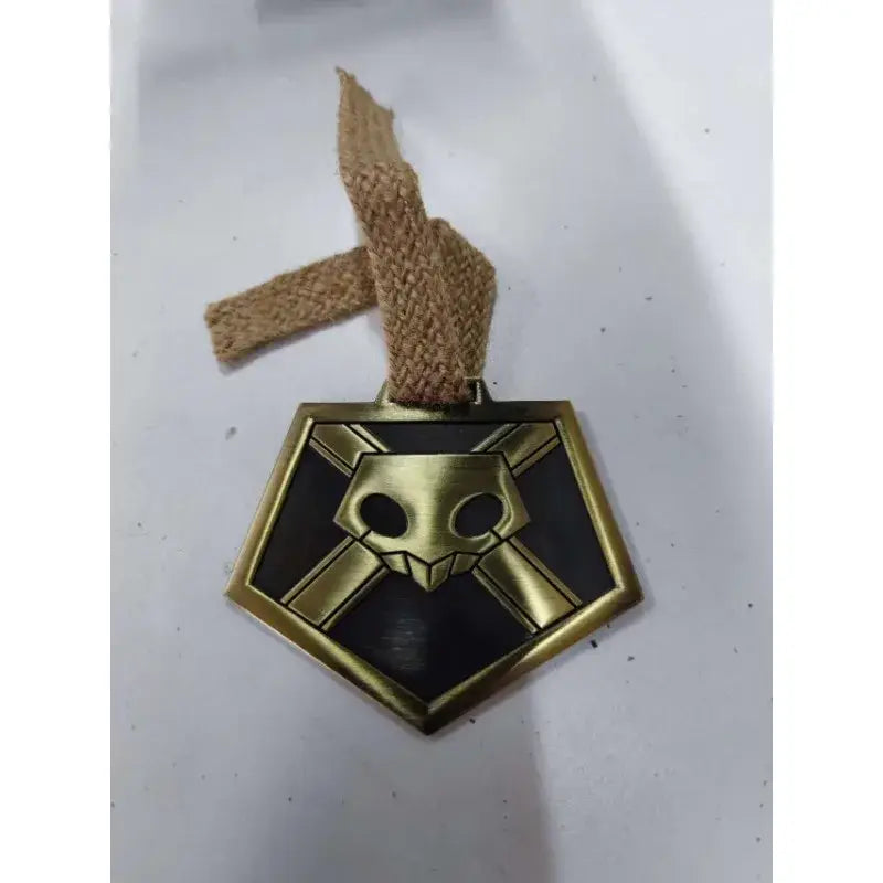 Bleach ichigo soul reaper badge with gold hexagonal skull emblem and hemp rope strap for ichigo soul cosplay license