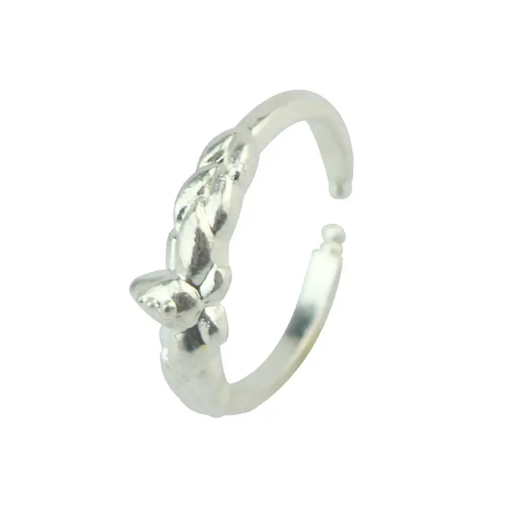 Silver-toned open zac alloy frieren ring with braided design and detailed seashell accent