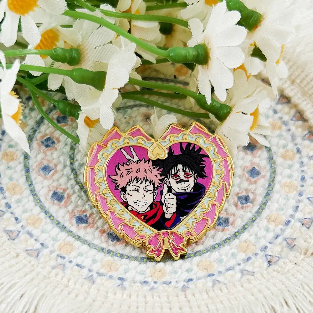 Jujutsu kaisen enamel pin heart design in pink and gold enamel featuring itadori yuji and fushiguro megumi 38mm x 40mm