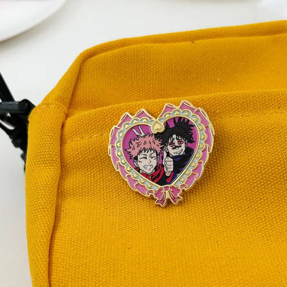 Jujutsu kaisen enamel pin heart design in pink and gold enamel featuring itadori yuji and fushiguro megumi 38mm x 40mm