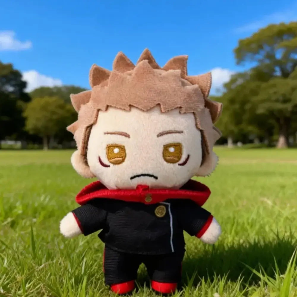 Jujutsu kaisen ryomen sukuna plush pendant featuring a 12cm tan haired plush doll with golden eyes in black and red uniform