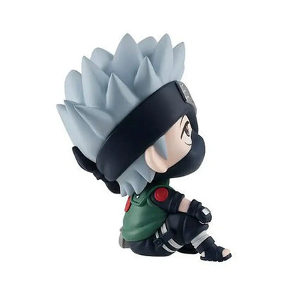 Chibi-style naruto kakashi q version figurine with spiky silver hair and green vest car decoration in opp bag