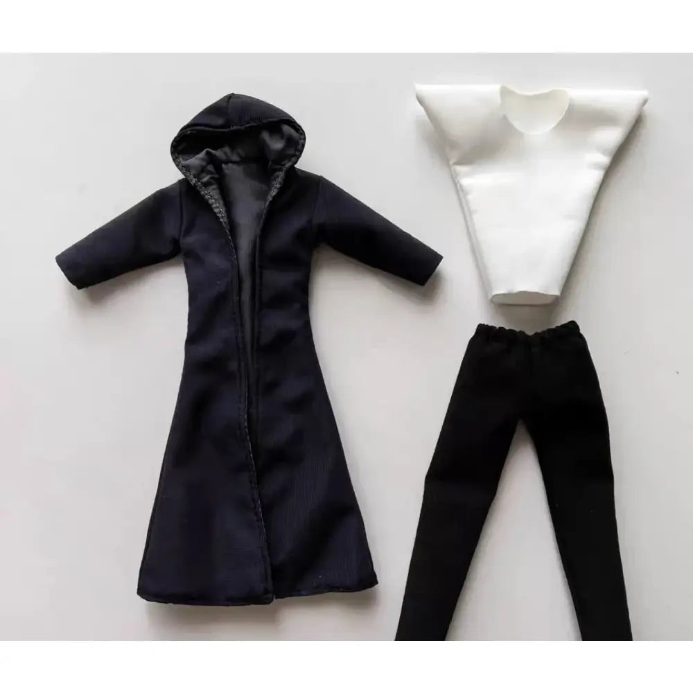 Solo leveling sung jin-woo action figure wearing a black hooded coat with subtle textured fabric and gray inner lining