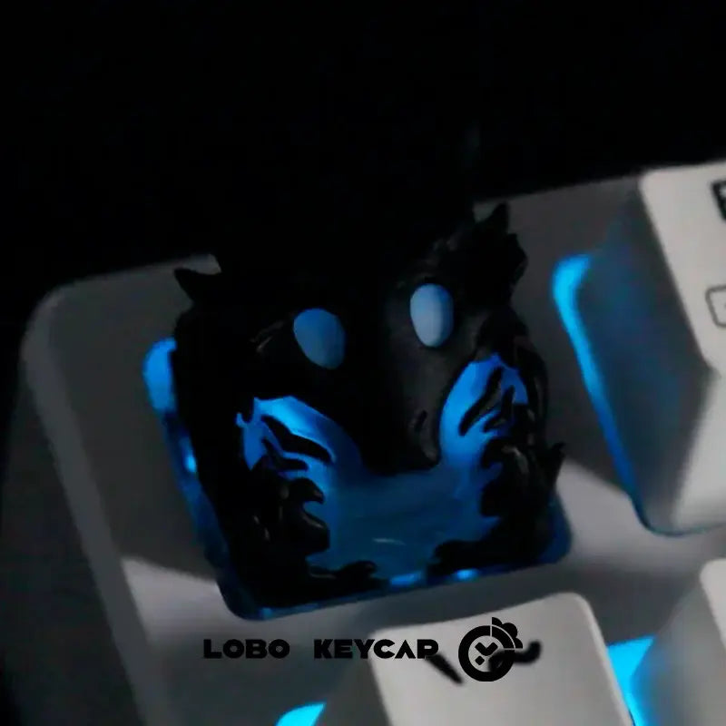 Black wolf-themed solo leveling sung jin-woo resin replaceable keycap with glowing blue eyes and translucent blue body by lobo keycap