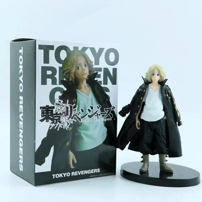 Black and gold detailed tokyo revengers hanma pvc figure with blonde hair standing on black circular base from figure set